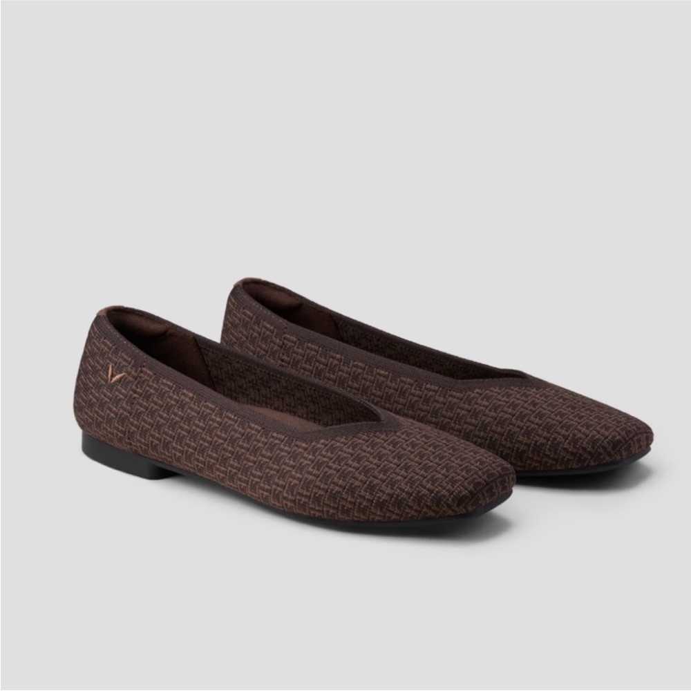 Vivaia Square-Toe V-Cut Flats (Margot 2.0) 41 Brown Chain